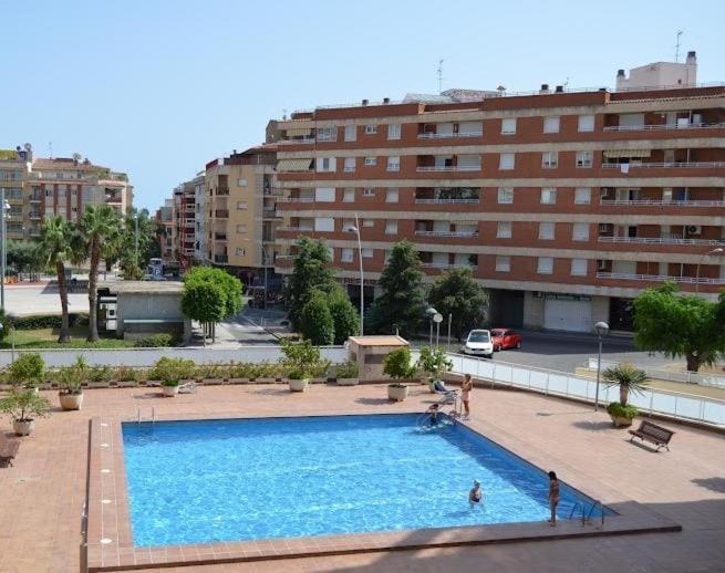 Port 11003 * Cambrils